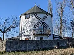 Uhelná (Kohlige) - Scholzeho větrný mlýn (stav březen 2025) (6).jpg