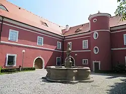 Uherské Hradiště, galerie, nádvoří.jpg