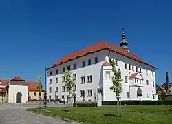 zámek s přízámčím