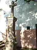 Kříž u kostela
