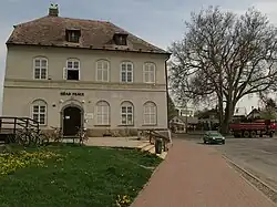 Uničov, městský dům čp.480 (Bezručovo nám. 2).jpg