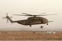 Ukázka záchranné operace za využití vrtulníku CH-53 Sea Stallion 118. peruti.