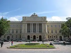 Hlavní budova univerzity (dříve Haličský sejm)