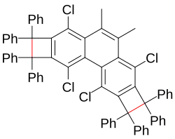 Cyklobutabenzen s vazbou o délce 174 pm