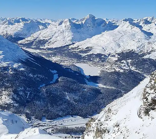 pohled z Piz Muragl na Oberengadin.