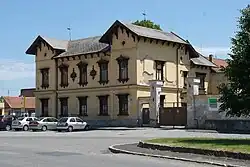 Usedlost, nám. A. Dvořáka 38, Veltrusy, okres Mělník.JPG