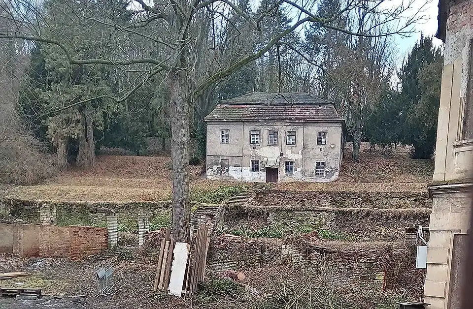 Dům na pozemku (2022)