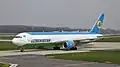 Boeing 767 Uzbekistan Airways po příletu na dráhu 04 ostravského letiště