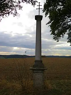 Boží muka při silnici na Nevželice