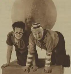 V+W - Pěst na oko (Pražský illustrovaný zpravodaj, 1938)