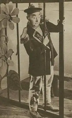 Václav Trégl jako kapitán Bublas v dětské hře „Alibaba a 39 loupežníků“, uvedené v Osvobozeném divadle v Praze