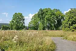 Pohled na místo zaniklé vsi