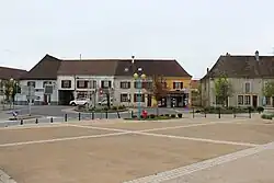 Chlodomerovo náměstí ve Vézeronce-Curtin