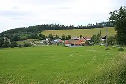 Pohled na Vícemily z hlavní silnice II/145