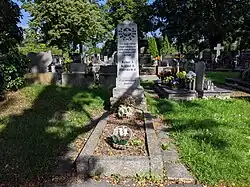 Vítkovice (Ostrava) - pomník a hrob horníků zastřelených při stávce v roce 1890.jpg