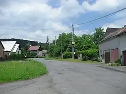 Ulice ve středu vesnice