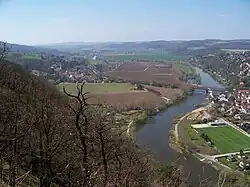 Pohled na Horní Mokropsy a část Dolních Mokropes z Hladké skály