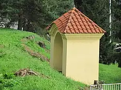 Výklenková kaplička u Kundratky, Praha 8-Libeň.JPG