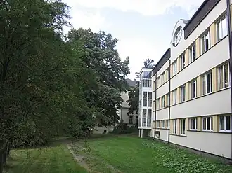 Budova ústavu postavená v roce 1971 po rekonstrukci 2008