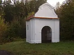Věckovice - lesní kaplička svatého Blažeje nad obcí