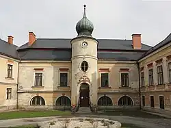 východní křídlo, nádvorní strana