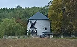 Rekonstruovaný větrný mlýn v Uhelné