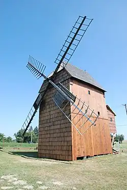 Větrný mlýn Litultovice - Choltice.JPG