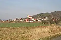 pohled na obec Všeň ze silnice ze Žďáru