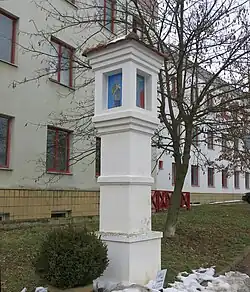 Boží muka u hasičské zbrojnice na rohu ulic Plynárenská a Masarykova