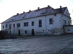 Všeradice, zámek, hlavní budova.jpg