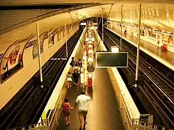 Nástupiště na stanici