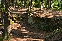 Do skály zahloubený objekt