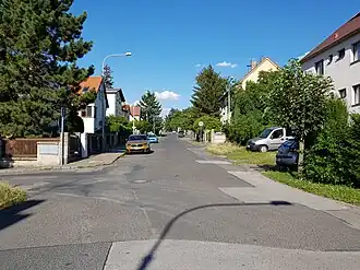 Pohled na Vaňkovu východním směrem od ulice Čertouská