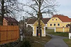 Náves ve Vadkovicích