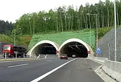 Východní portál ze směru od Prahy