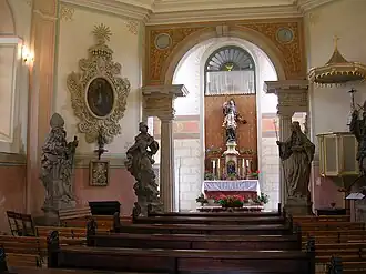 Pohled do presbytáře kaple sv. Jana Nepomuckého (hrad Valdštejn)