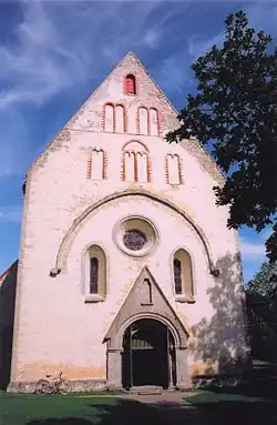 Průčelí kostela