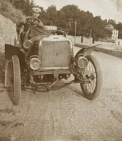 Constantin Grünberg osallistumassa autokilpailuun Anibes'ssa, 1905