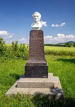 Pomník Josefa Zenkera u hřbitova v rodných Valteřicích