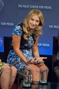 Vanessa Ray v New Yorku na PaleyFestu 2014 pro TV show Blue Bloods