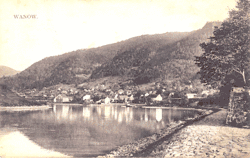 Historická černobílá pohlednice zachycující Vaňov při Labi od severu