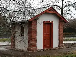 Památkově chráněný vážní domek u Butovického rybníka