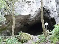 Jeskyně pod vrcholem