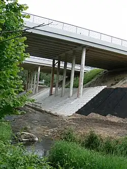 Veiviržas u Antkoptisu přemostěný dálnicí A1