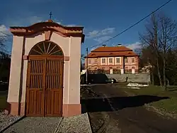 Vejprnice - kaplička a fara