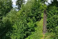 Schodiště ze dna druhého příkopu do hradního jádra