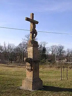 Kříž na návsi ve Velemyšlevsi