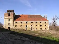 Sýpka se silem v zámeckém areálu