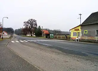 Silnice II/611 ve Velence