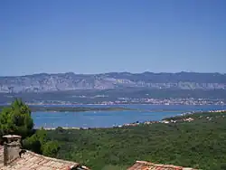 Pohoří Velika Kapela pohledem z ostrova Krk